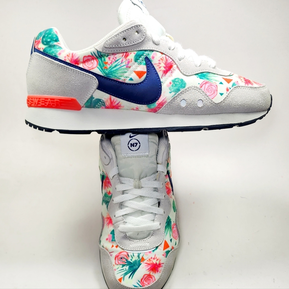 Women's shoes size 9.